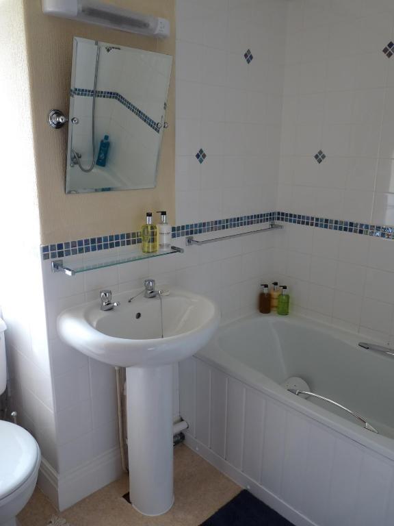لاندودنو Cornerways Guest House الغرفة الصورة