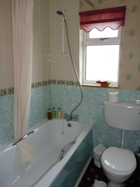 لاندودنو Cornerways Guest House الغرفة الصورة